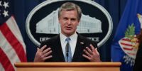 Director del FBI advierte sobre la presencia de "demasiados espías rusos" en Estados Unidos.