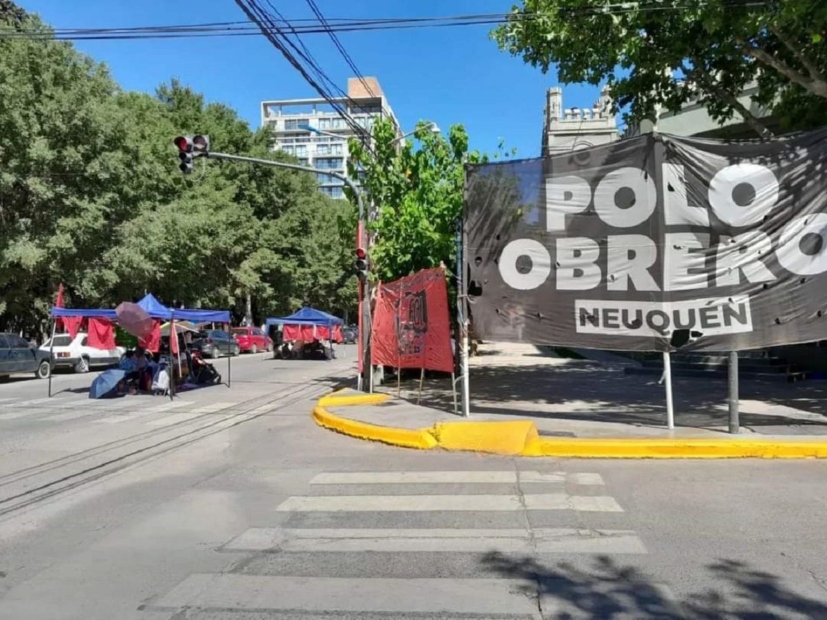 Acampe en Neuquén: “la protesta es ilegitima, recibieron millones y no los rindieron"