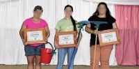 Escándalo en Misiones: por el Día de la Mujer, entregaron escobas, baldes y escurridores