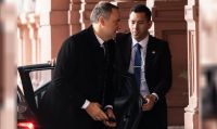 Manuel Adorni prepara su declaración jurada y evita responder a presiones internas