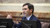 Con sorpresivos votos del PRO, la oposición intentó incluir la interpelación de Adorni pero no alcanzó